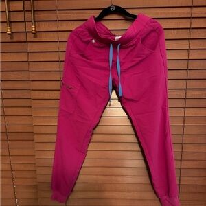 Figs High Waisted Zamora Jogger Scrub Pants
Raspberry Sorbet XS